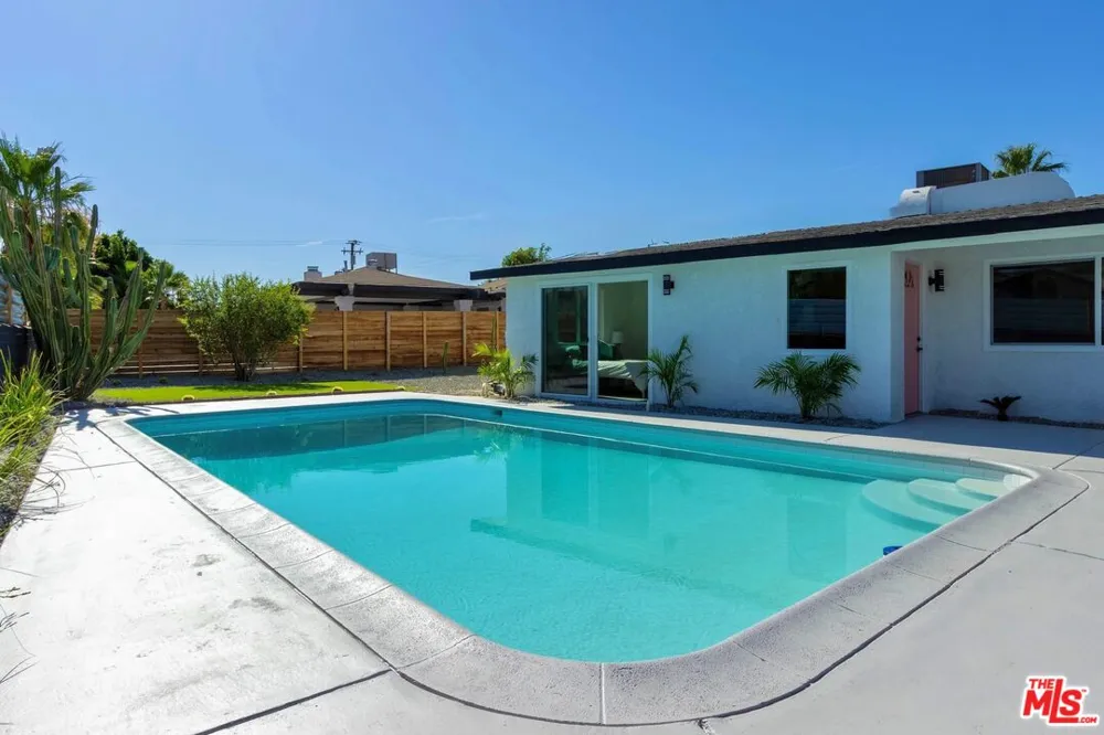 4325 E Calle De Carlos Palm Springs, CA 92264
