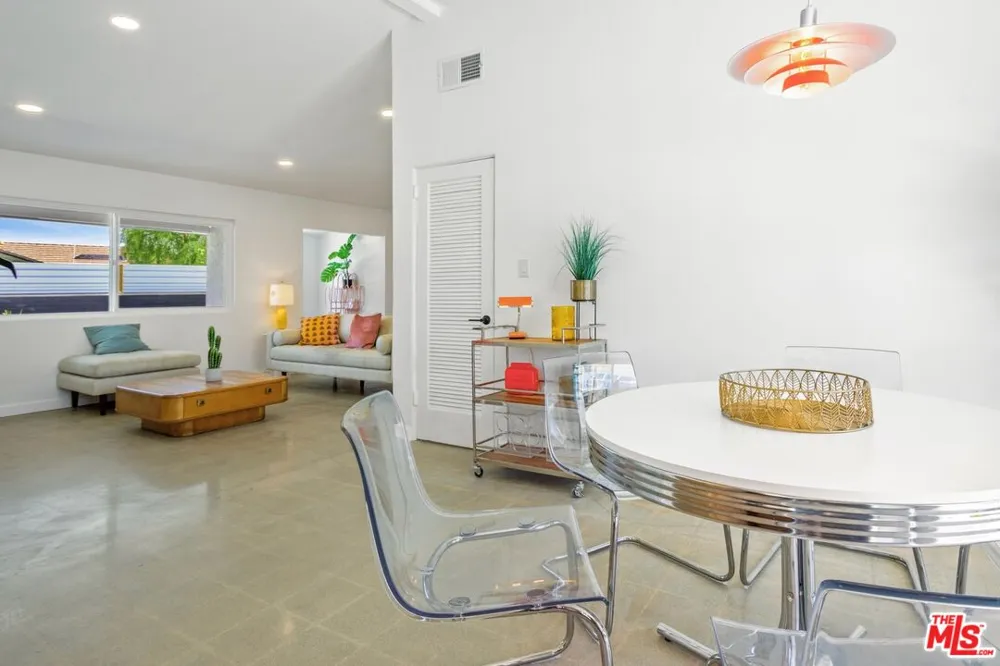 4325 E Calle De Carlos Palm Springs, CA 92264