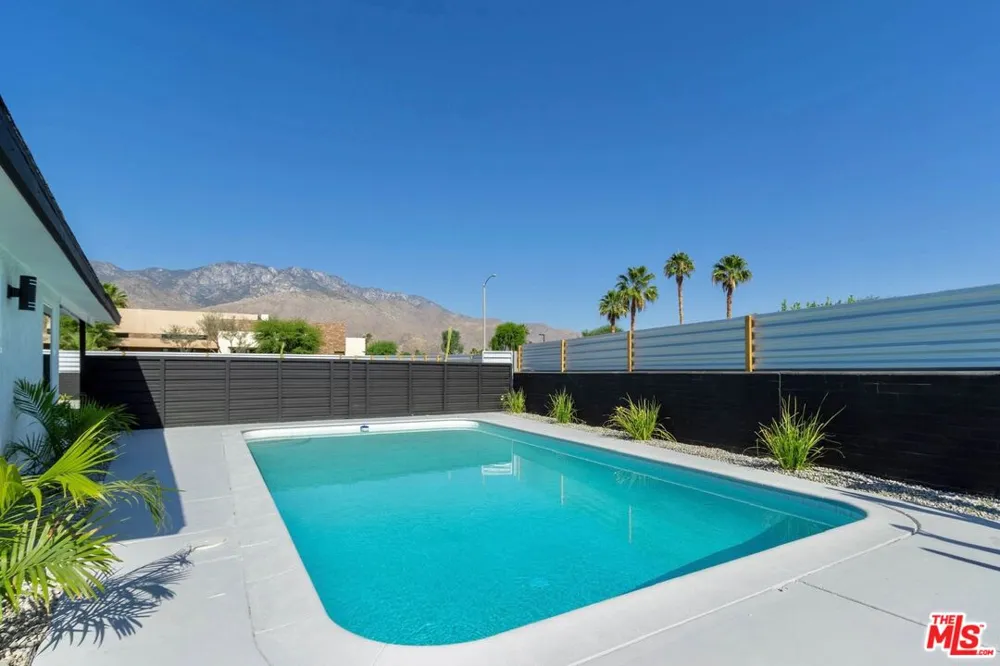 4325 E Calle De Carlos Palm Springs, CA 92264