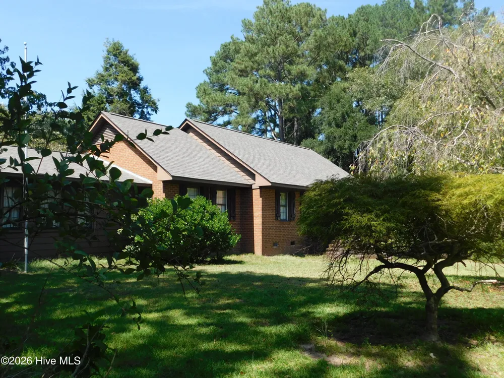 1603 Lake Drive Laurinburg, NC 28352