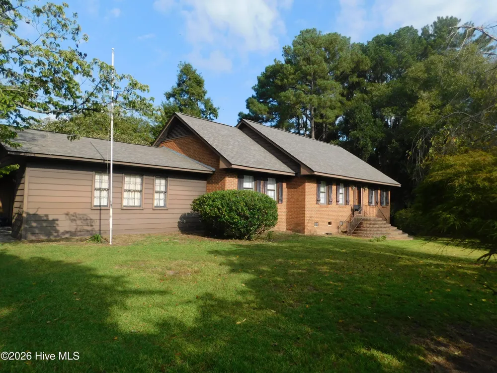 1603 Lake Drive Laurinburg, NC 28352