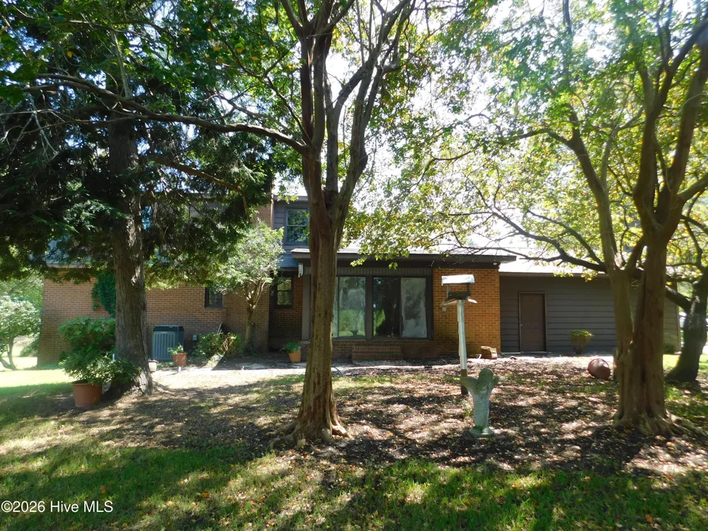 1603 Lake Drive Laurinburg, NC 28352