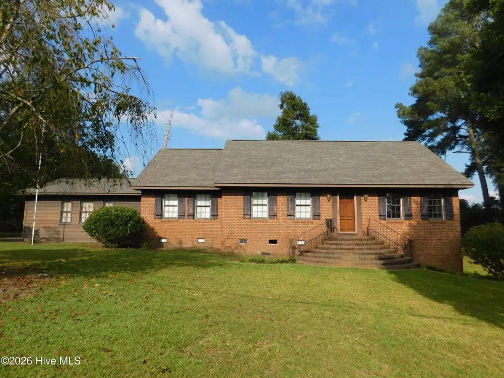1603 Lake Drive Laurinburg, NC 28352