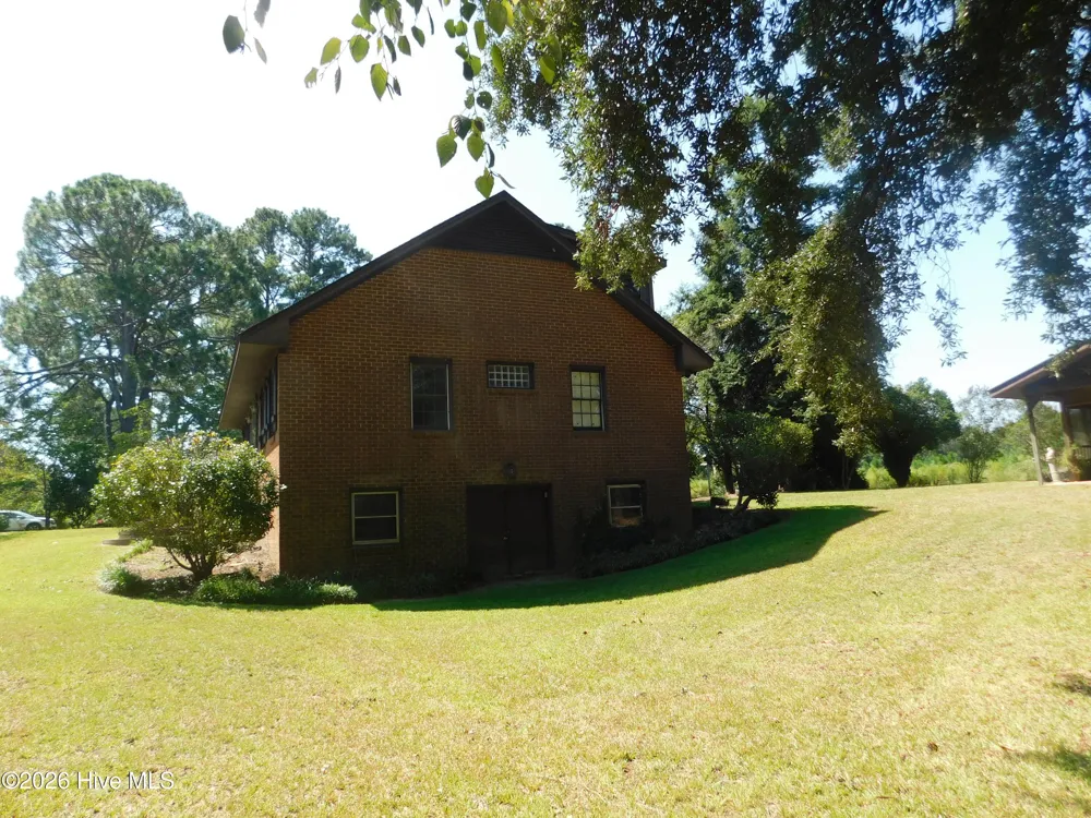 1603 Lake Drive Laurinburg, NC 28352