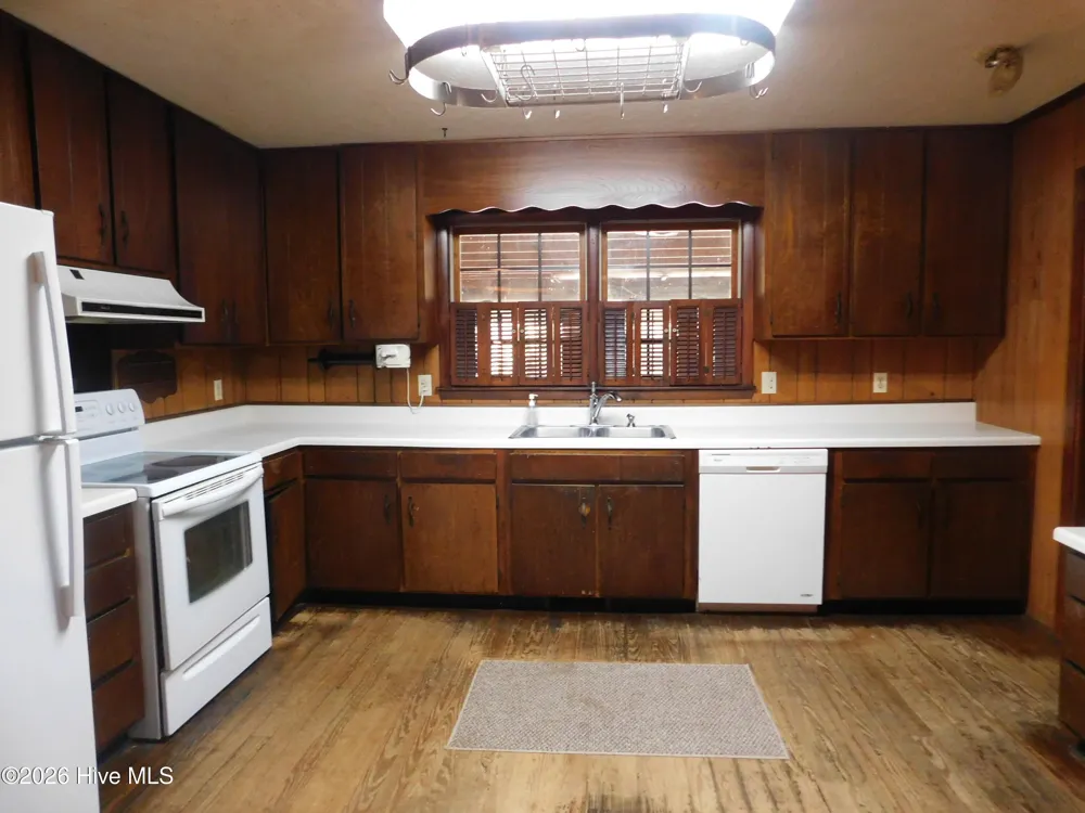 1603 Lake Drive Laurinburg, NC 28352