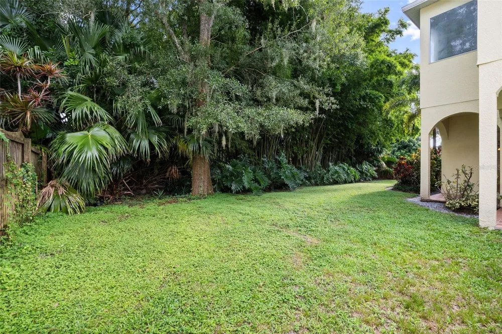 4117 WOODACRE LANE Tampa, FL 33624