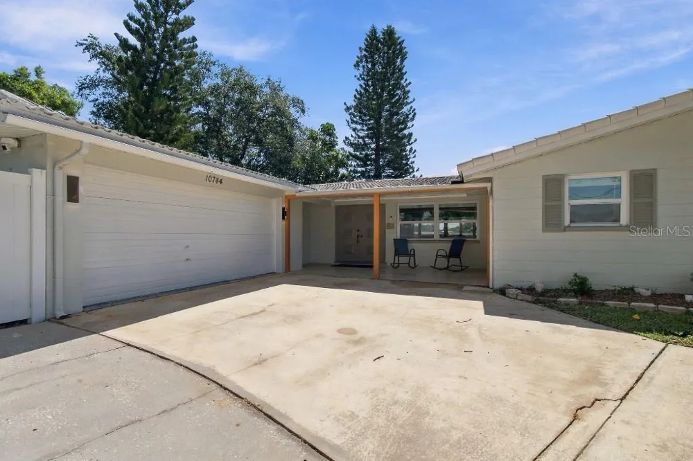 10744 DRUMMOND ROAD Tampa, FL 33615