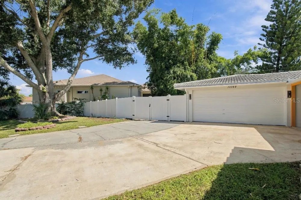 10744 DRUMMOND ROAD Tampa, FL 33615