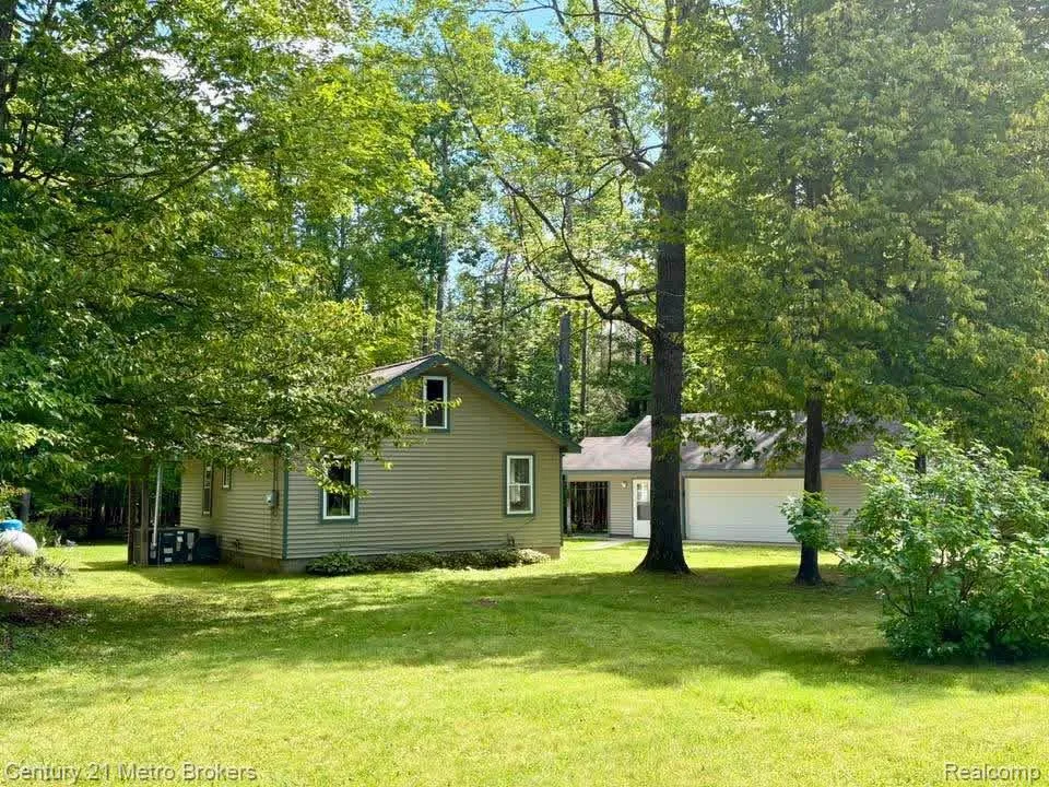 9551 Hall Road Avery Township, MI 49709