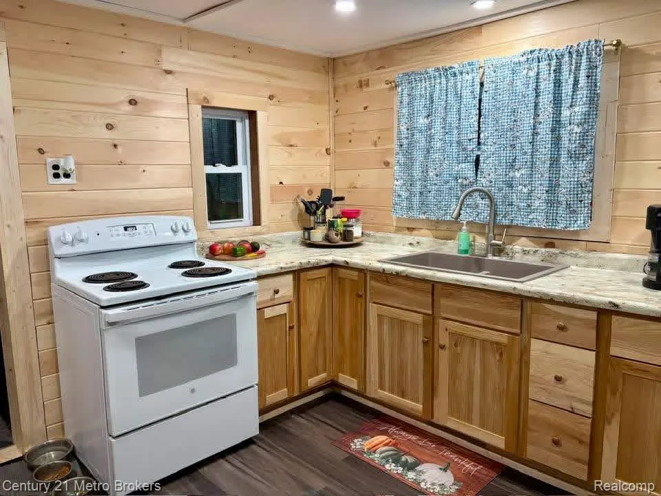 9551 Hall Road Avery Township, MI 49709