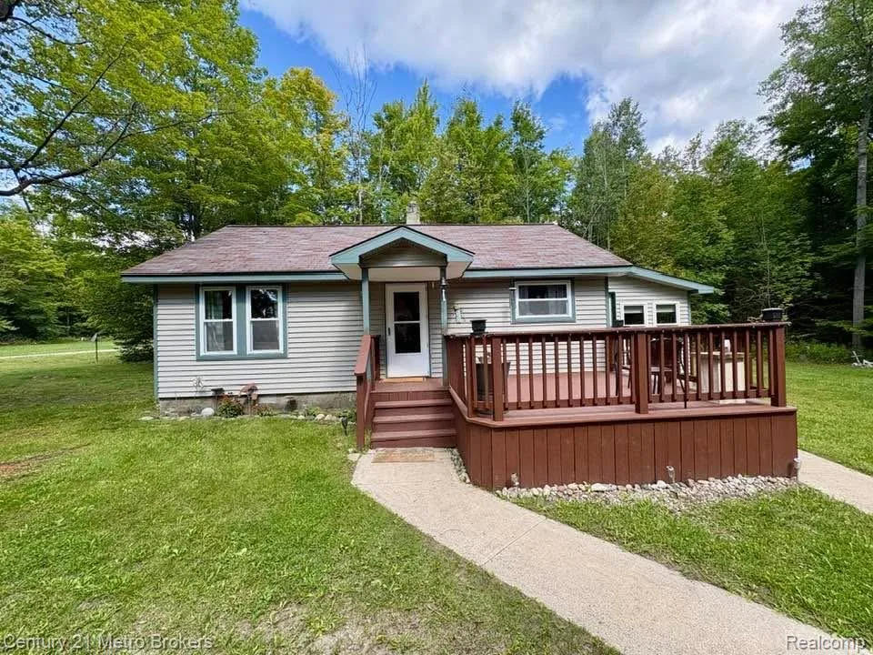 9551 Hall Road Avery Township, MI 49709