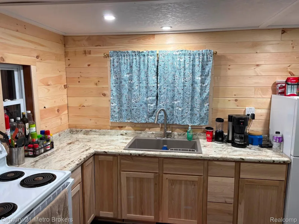 9551 Hall Road Avery Township, MI 49709
