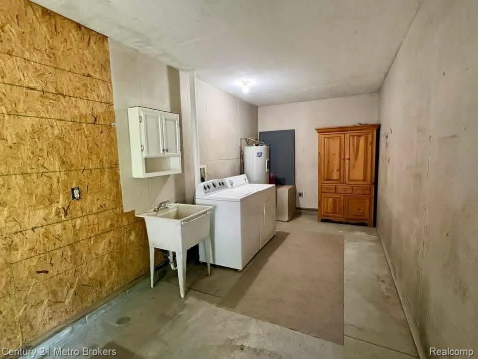 9551 Hall Road Avery Township, MI 49709