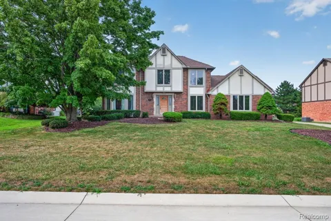 752 ENGLEWOOD DRIVE