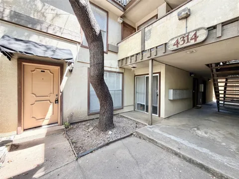 4314 Travis Street #102