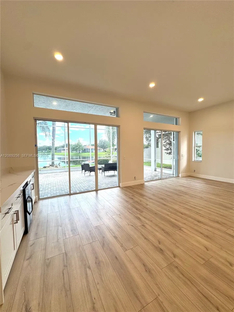 6525 Pavone St Lake Worth, FL 33467