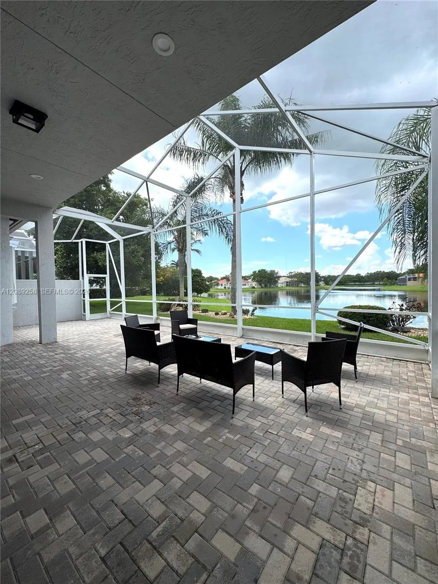 6525 Pavone St Lake Worth, FL 33467