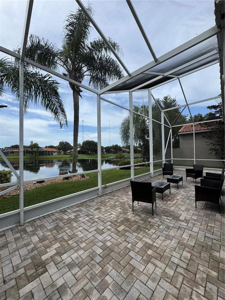 6525 Pavone St Lake Worth, FL 33467