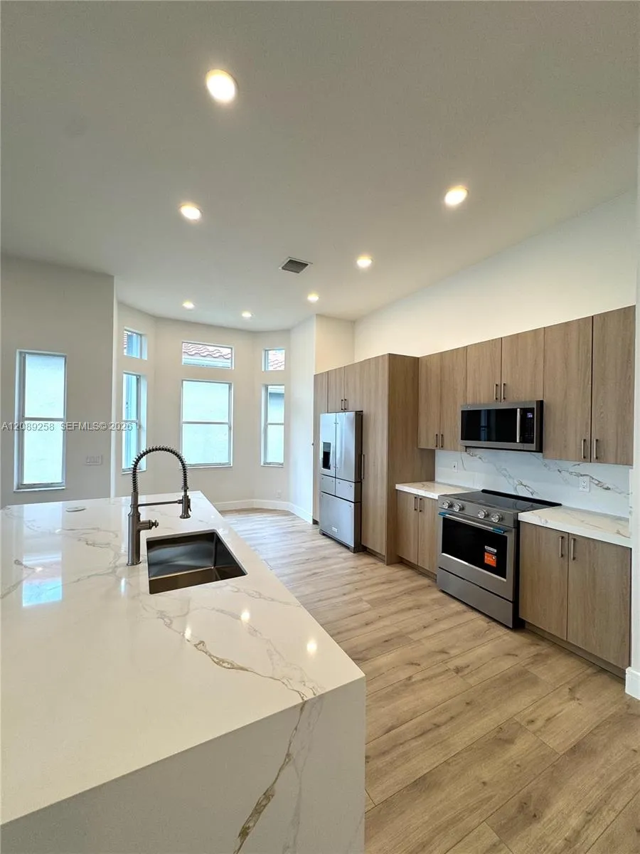 6525 Pavone St Lake Worth, FL 33467