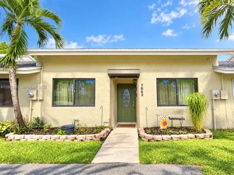7642 NW 38th Ct