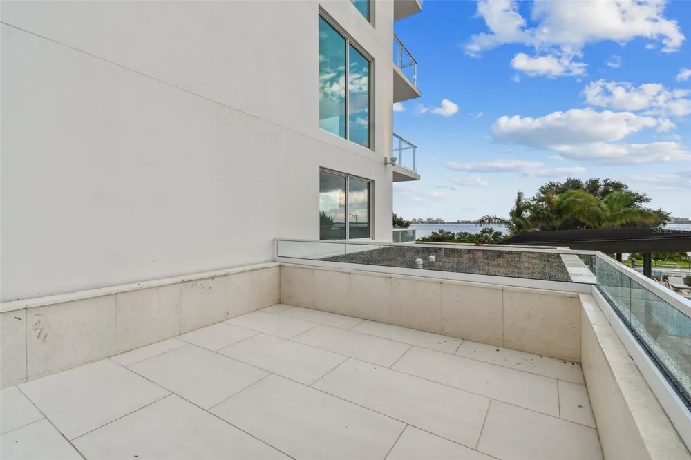 1020 SUNSET POINT ROAD #207 Clearwater, FL 33755