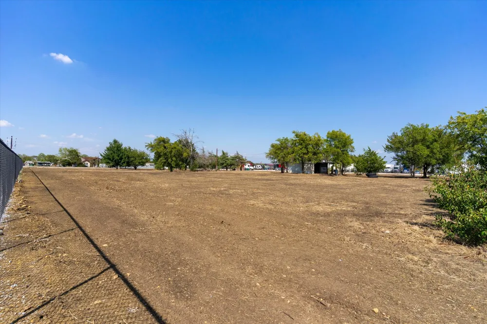 17326 Gaffield Road Justin, TX 76247