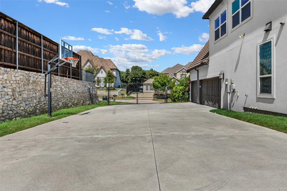 809 Charleston Drive Southlake, TX 76092