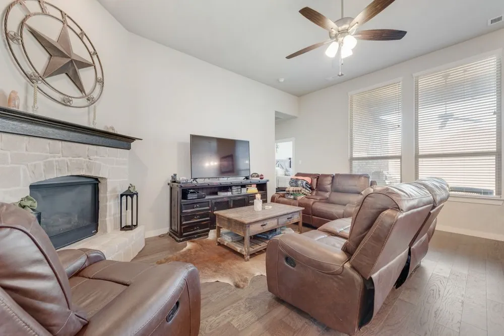 1308 E Swan Trail Argyle, TX 76226