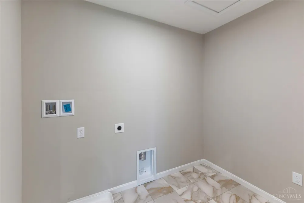 6513 River Birch Street Tipp City, OH 45371