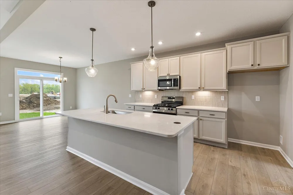6513 River Birch Street Tipp City, OH 45371