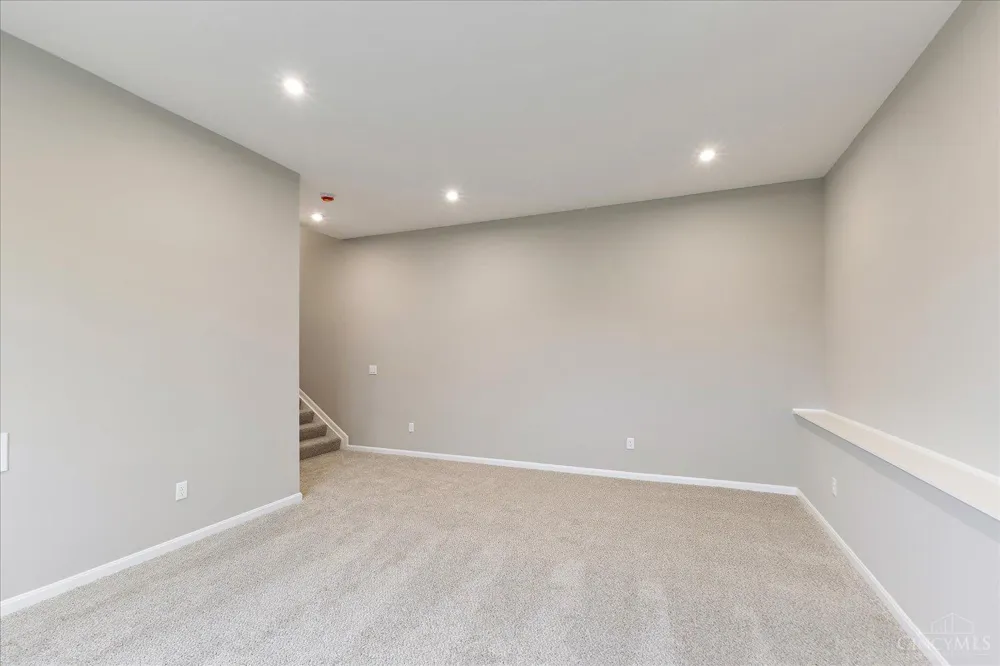 6513 River Birch Street Tipp City, OH 45371