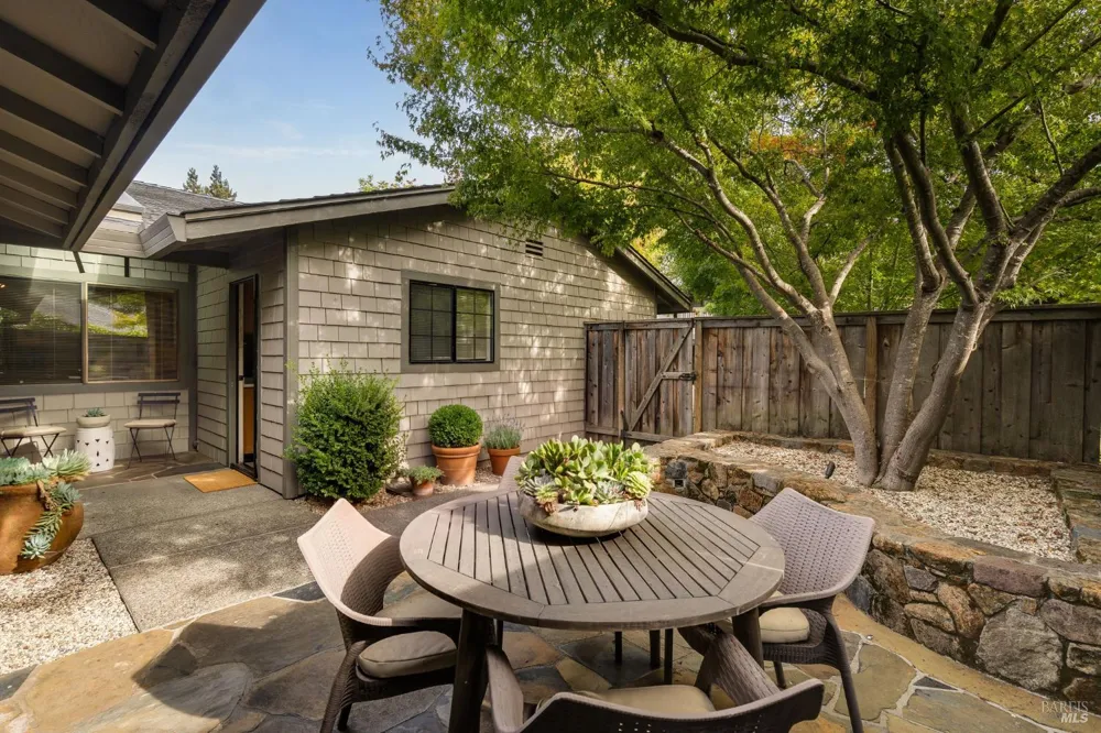6950 Yount Street Yountville, CA 94599