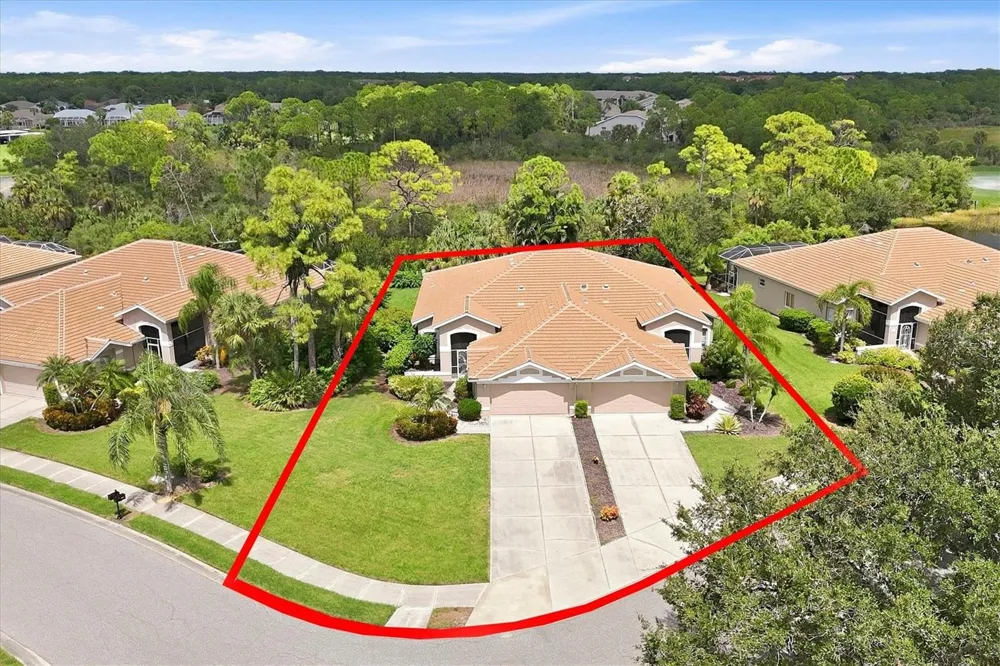 9413 FOREST HILLS CIRCLE Sarasota, FL 34238