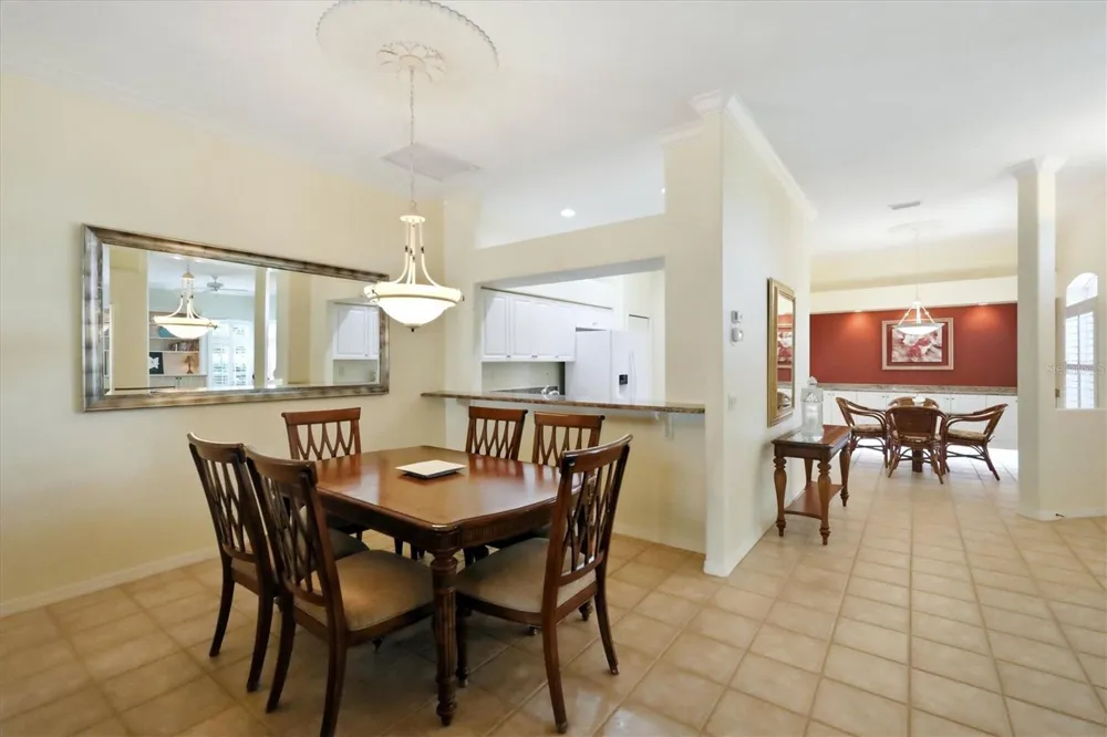 9413 FOREST HILLS CIRCLE Sarasota, FL 34238