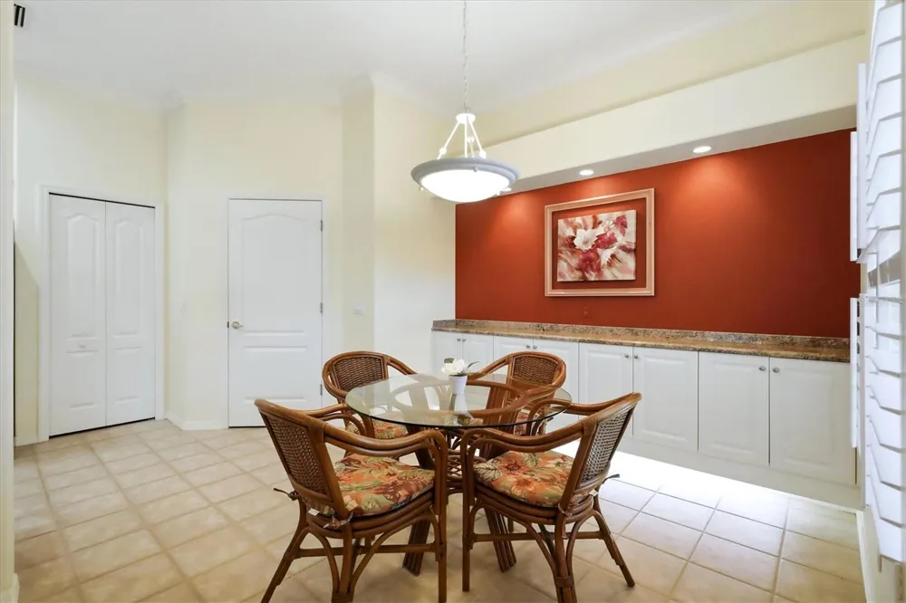 9413 FOREST HILLS CIRCLE Sarasota, FL 34238