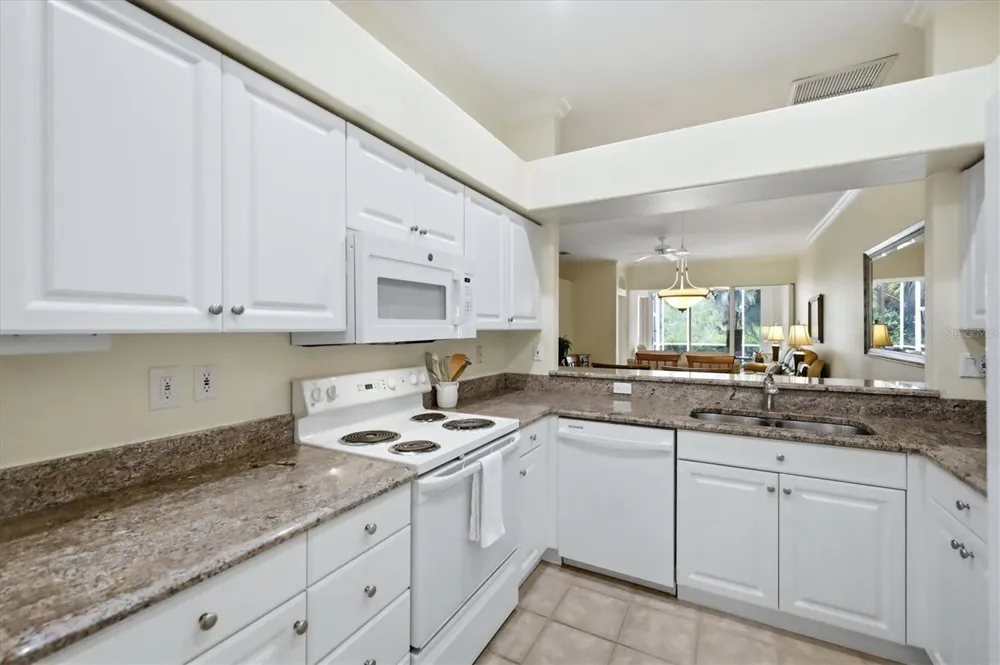 9413 FOREST HILLS CIRCLE Sarasota, FL 34238
