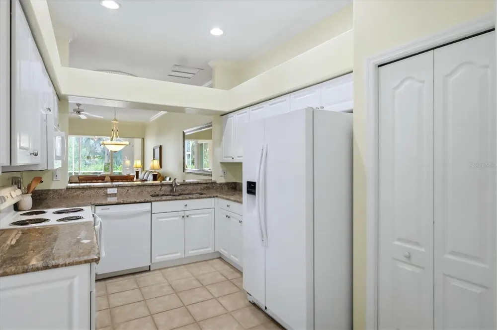 9413 FOREST HILLS CIRCLE Sarasota, FL 34238