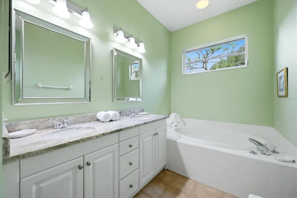9413 FOREST HILLS CIRCLE Sarasota, FL 34238