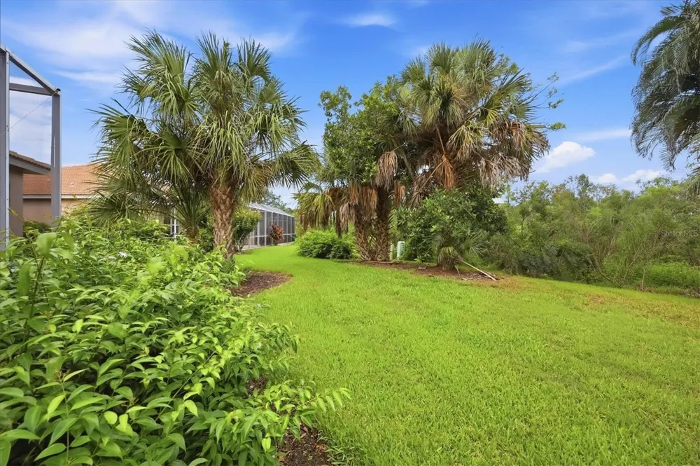 9413 FOREST HILLS CIRCLE Sarasota, FL 34238