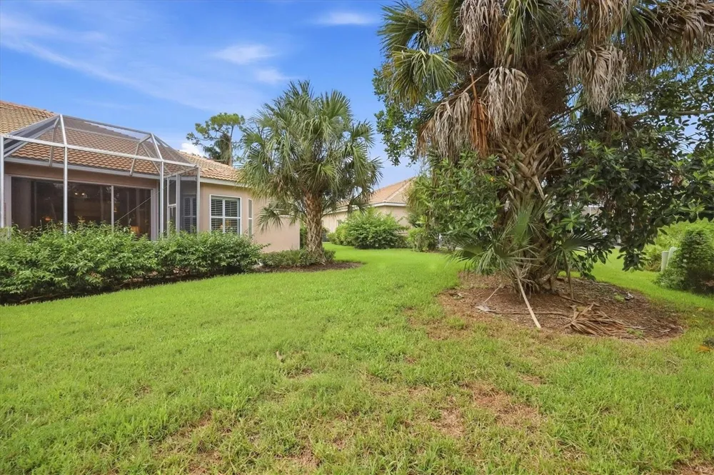 9413 FOREST HILLS CIRCLE Sarasota, FL 34238