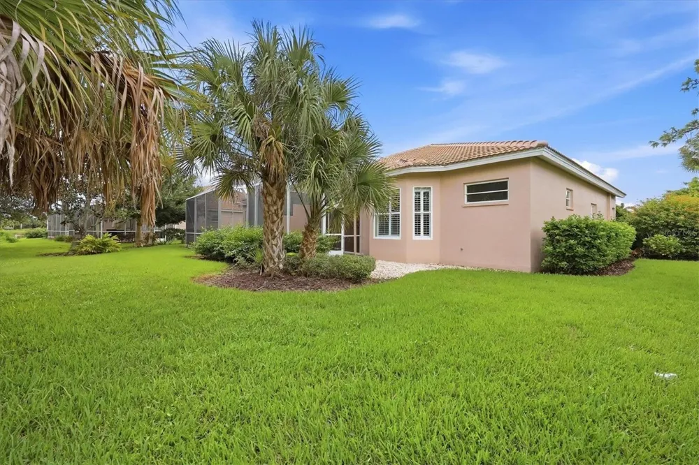 9413 FOREST HILLS CIRCLE Sarasota, FL 34238