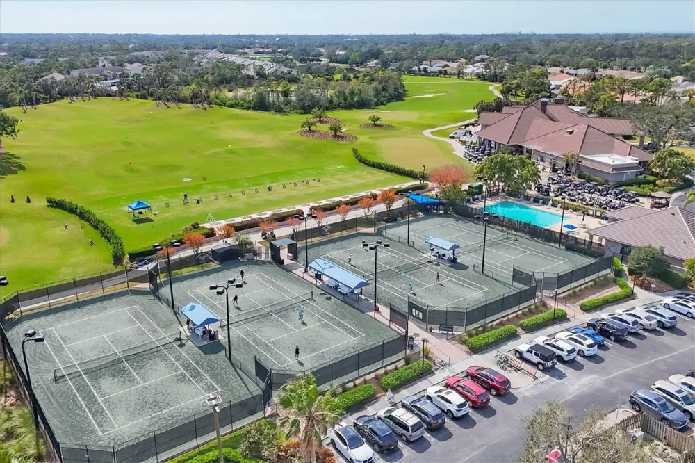9413 FOREST HILLS CIRCLE Sarasota, FL 34238