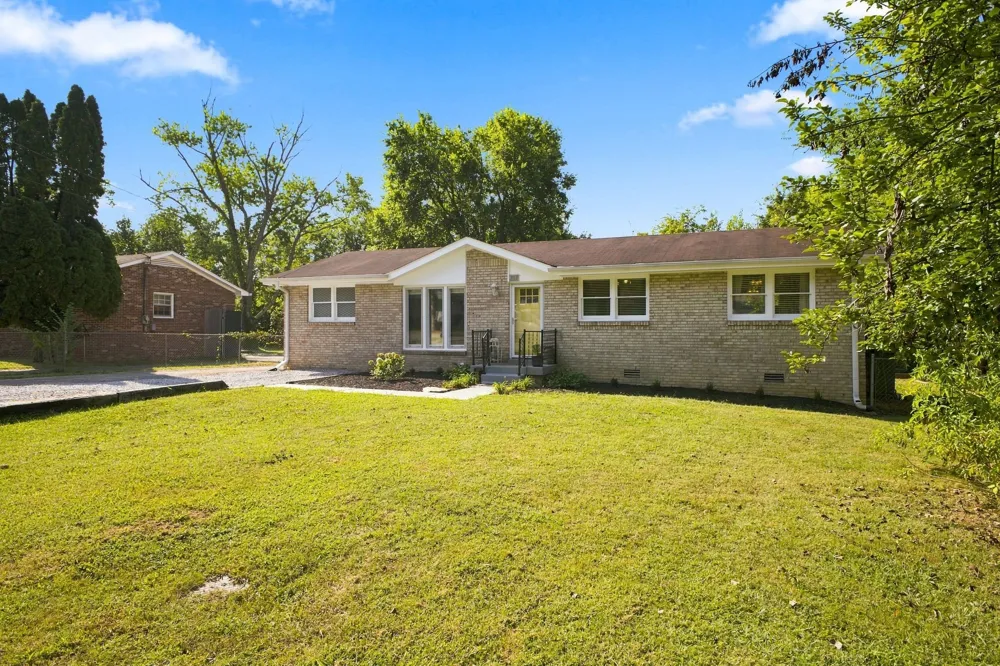 217 Oak Dr Franklin, TN 37064