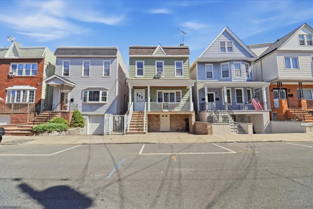 95 WEST 15TH ST Bayonne, NJ 07002