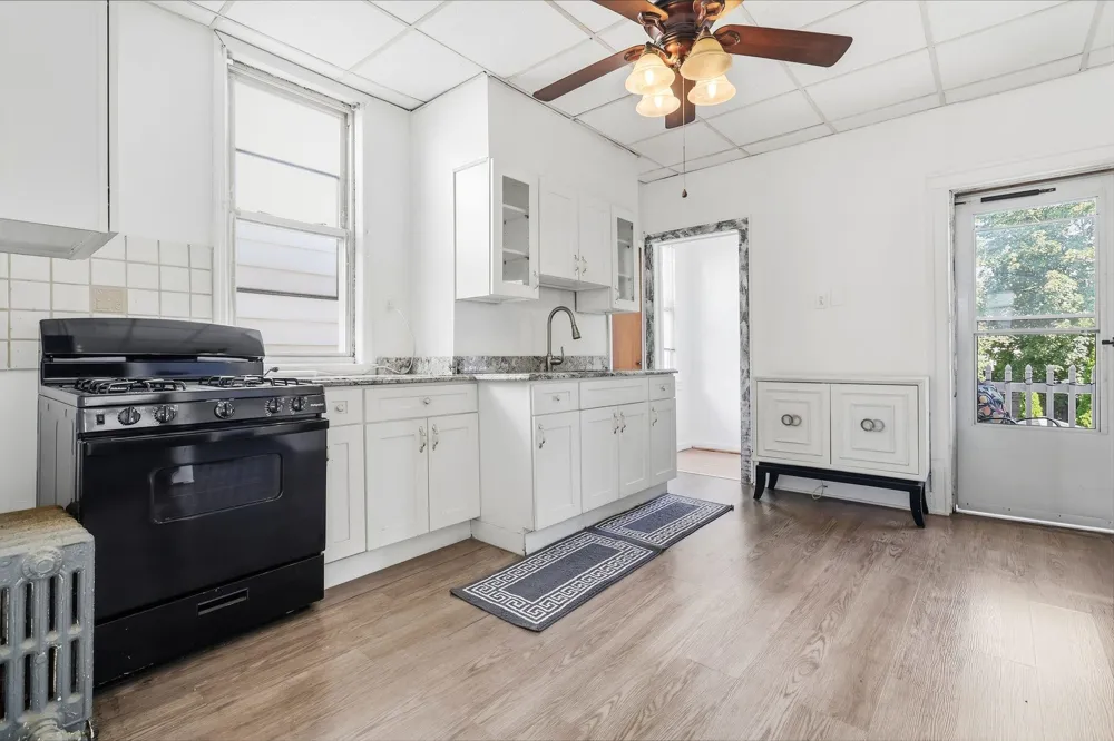 95 WEST 15TH ST Bayonne, NJ 07002