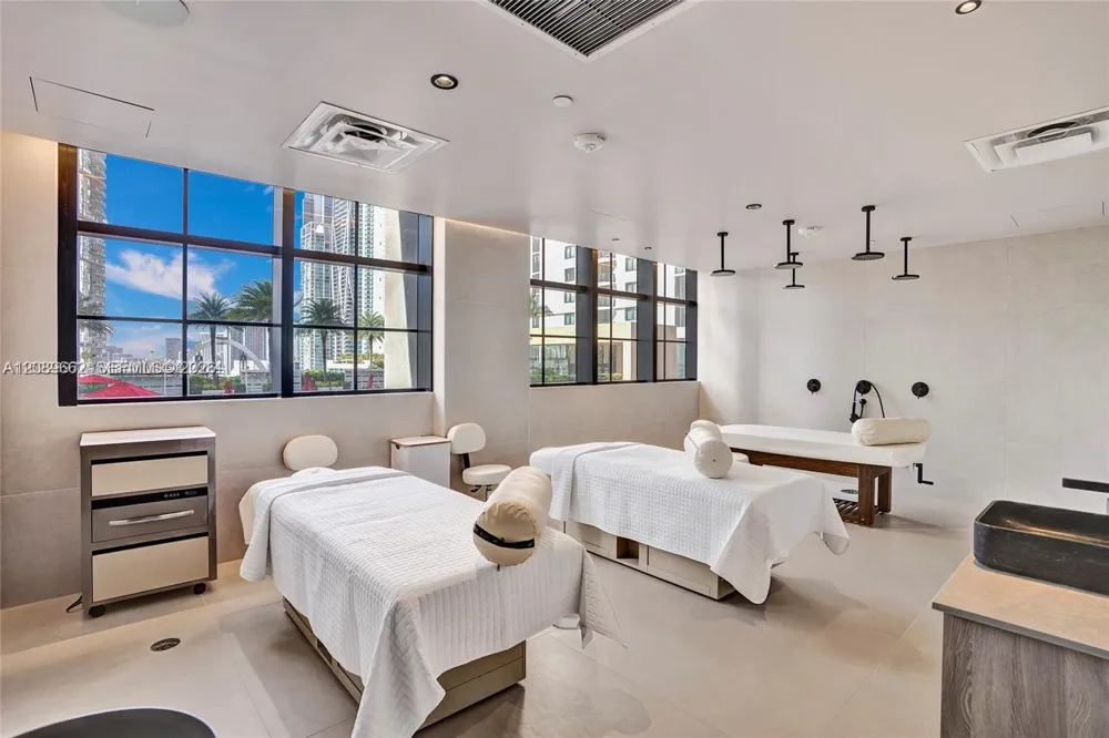 159 NE 6th St #3901 Miami, FL 33132