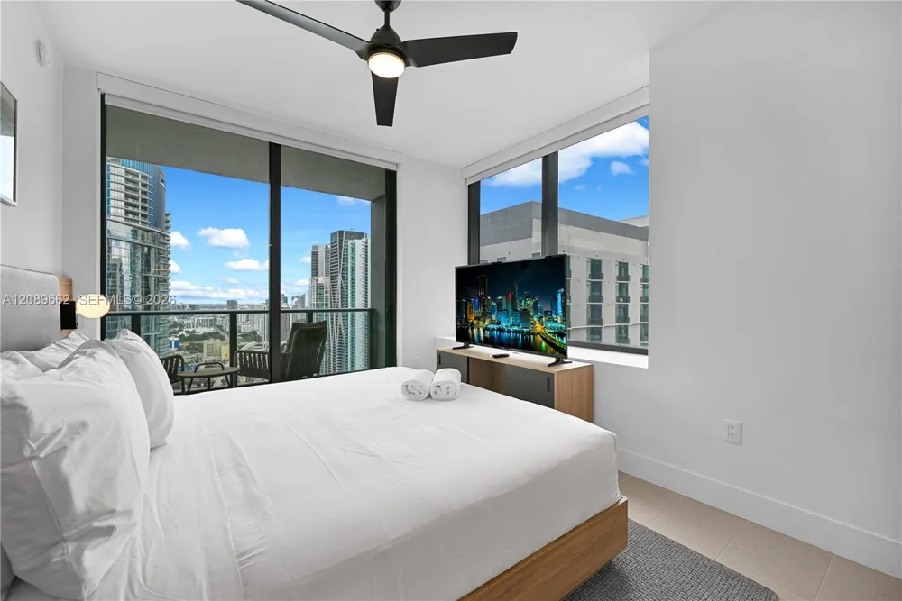 159 NE 6th St #3901 Miami, FL 33132