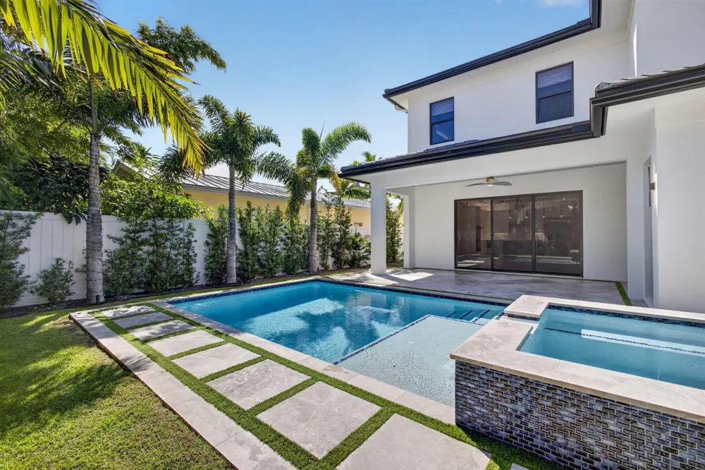 131 Edwards Lane Palm Beach Shores, FL 33404