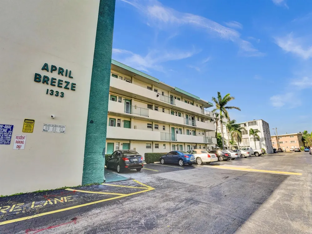 1333 E HALLANDALE BEACH BOULEVARD #302 Hallandale Beach, FL 33009