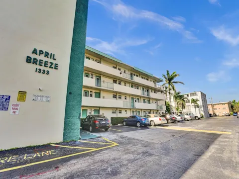 1333 E HALLANDALE BEACH BOULEVARD #302